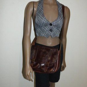 EL CAMPERO CROSSBODY LEATHER FLAP BAG. EUC